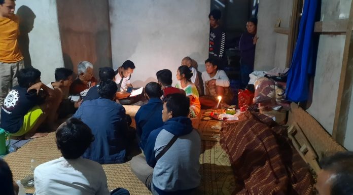 Pulang Dari Hutan, Istri Dapati Suami Tergeletak Dikamar Mandi Usai Tenggak Racun Rumput