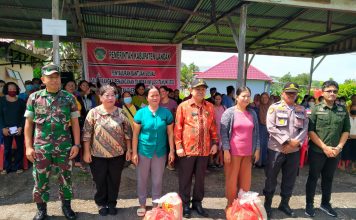 Pemkab Landak Salurkan 180 Paket Sembako Bagi Warga Terdampak Kenaikan BBM