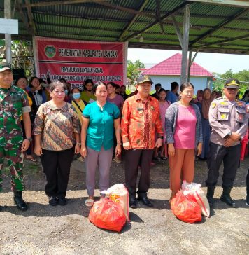 Pemkab Landak Salurkan 180 Paket Sembako Bagi Warga Terdampak Kenaikan BBM