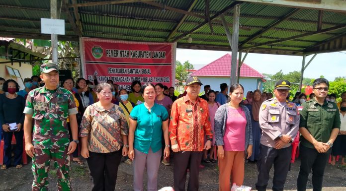 Pemkab Landak Salurkan 180 Paket Sembako Bagi Warga Terdampak Kenaikan BBM