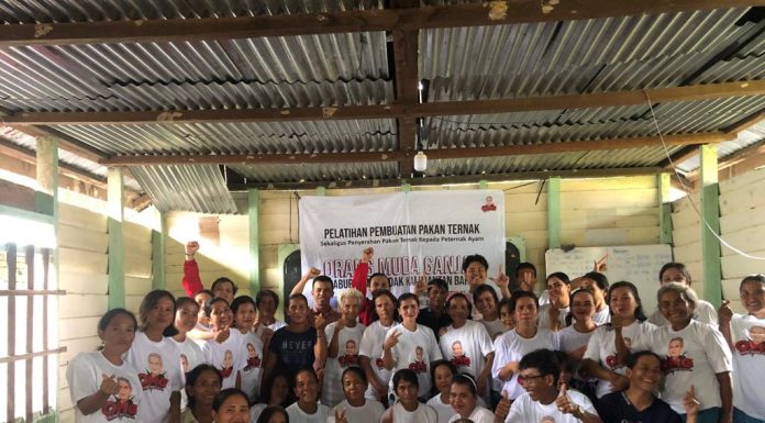 Masyarakat Desa Kumpang Tengah Diberikan Pelatihan Pembuatan Pakan Ternak