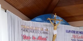 Hadiri Misa HUT ke- 44 Paroki Salib Suci Ngabang, Sekda Landak: Sesibuk Apapun Pekerjaan Jangan Tinggalkan Ibadah