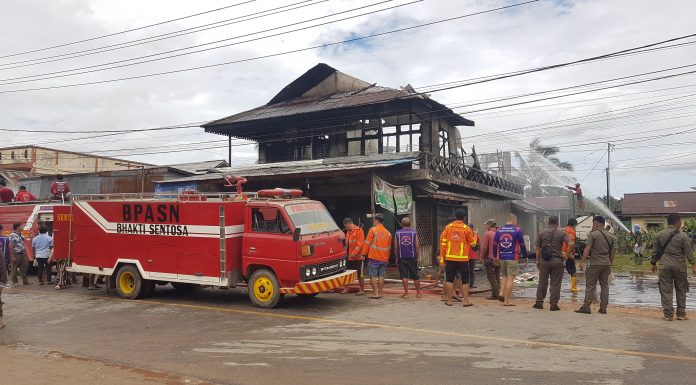 BREAKING NEWS : Dua Unit Ruko di Dusun Pulau Bendu Terbakar