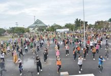 Sekda Ketapang Ikut Senam Pagi dan Pimpin Gotong Royong