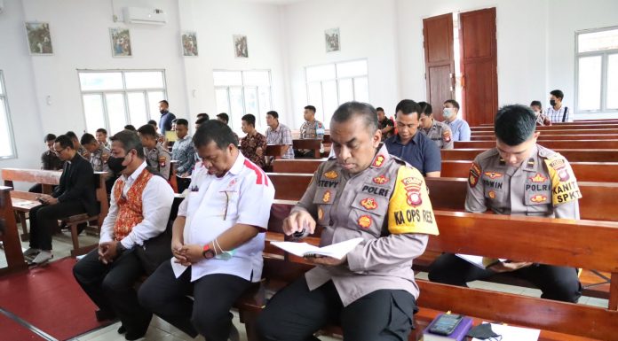 Polres Landak Gelar Doa Bersama Bagi Para Korban Tragedi di Kanjuruhan