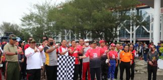 Antusias Warga Ikuti Gerak Jalan Sehat dan Semam Massal Semarak Rangkaian HUT ke 23 Pemkab Landak