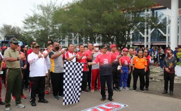 Antusias Warga Ikuti Gerak Jalan Sehat dan Semam Massal Semarak Rangkaian HUT ke 23 Pemkab Landak