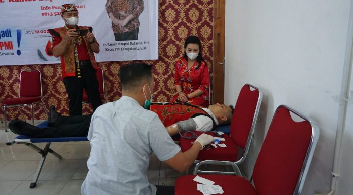 PMI Landak Laksanakan Donor Darah di HUT 23 Tahun Pemkab Landak