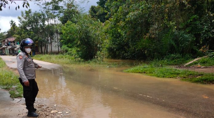 Banjir Genangi Jalan Protokol di Darit Mulai Surut
