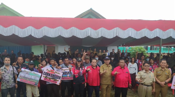Dukung Pertanian di Landak, Kelompok Tani Terima Bantuan Alsintan