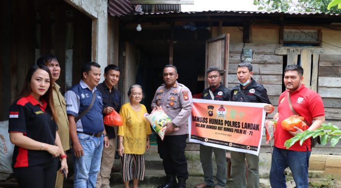Polres Landak Bagikan 1.500 Paket Sembako Peringatan HUT Devisi Humas Polri ke 71