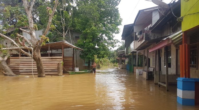 Banjir Genangi Permukiman Warga di Ngabang, Ketinggian Air Terus Meningkat
