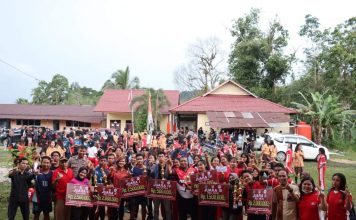 Heri Saman Hadiri Penutupan Turnamen Bola Voli Putra dan Putri di SMA Pak Kasih Sidas