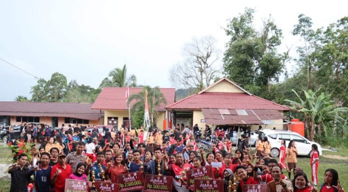 Heri Saman Hadiri Penutupan Turnamen Bola Voli Putra dan Putri di SMA Pak Kasih Sidas