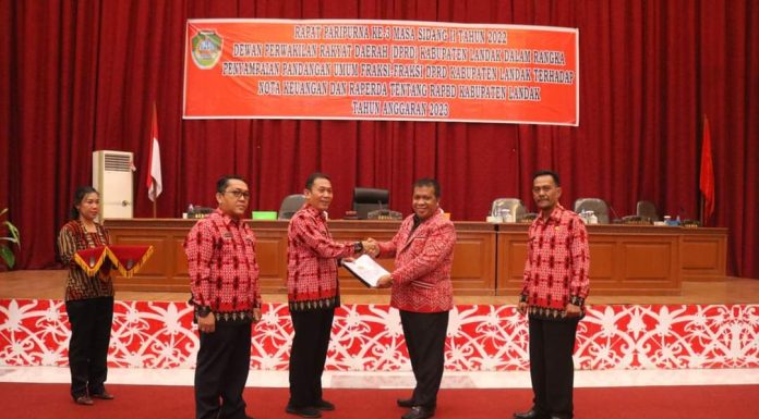 Fraksi DPRD Landak Sampaikan Pandangan Umum Terhadap Nota Keuangan dan RAPBD Tahun Anggaran 2023