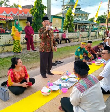 Saprahan Massal Keraton Ismahayana Landak, Pj Bupati Samuel : Ini Adalah Bentuk Melestarikan Adat dan Budaya
