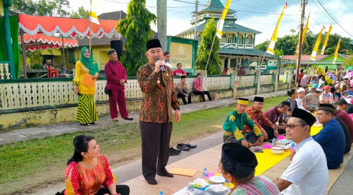 Saprahan Massal Keraton Ismahayana Landak, Pj Bupati Samuel : Ini Adalah Bentuk Melestarikan Adat dan Budaya