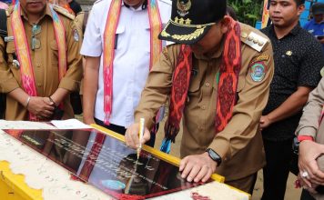 Pj Bupati Landak Resmikan Pamsimas di Desa Lamoanak