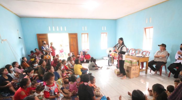 Karolin Sosialisasi Pentingnya Kesehatan Ibu Hamil di Desa Gombang