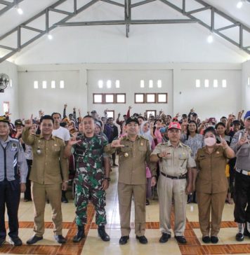 Pemkab Landak Salurkan Bantuan Sembako Tahap V Kepada 180 Penerima di Sebangki