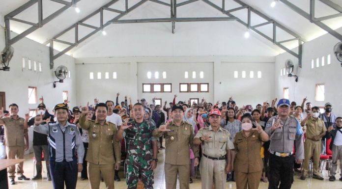 Pemkab Landak Salurkan Bantuan Sembako Tahap V Kepada 180 Penerima di Sebangki