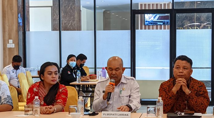 Pj Bupati Landak Buka Sosialisasi Pembentukan Badan Adhoc dan SIAKBA Pemilu 2024
