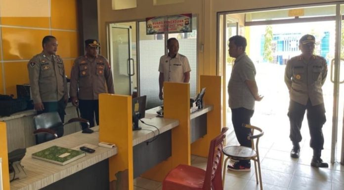 Hindari Pungli, Kapolres Pantau Pelayanan Publik di Polres Landak