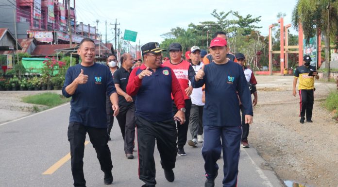 Jalan dan Senam Sehat Meriahkan Hari Kesehatan Nasional ke 58 dan HUT Korpri ke 51 di Landak