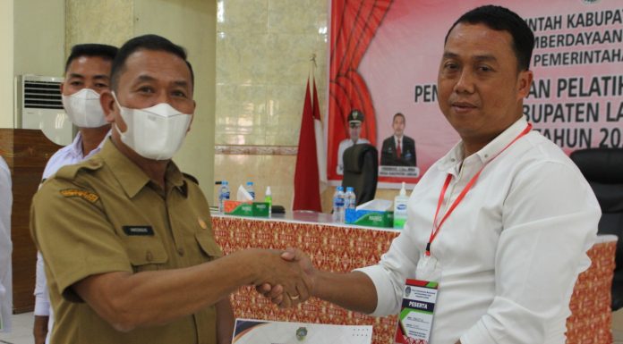 Tutup Diklat Kedes, Vinsensius : Jadilah Kepala Desa Profesional