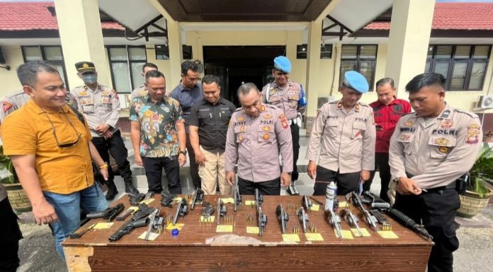 Kapolres Landak Cek Senpi Personel, Cegah Penyalahgunaan