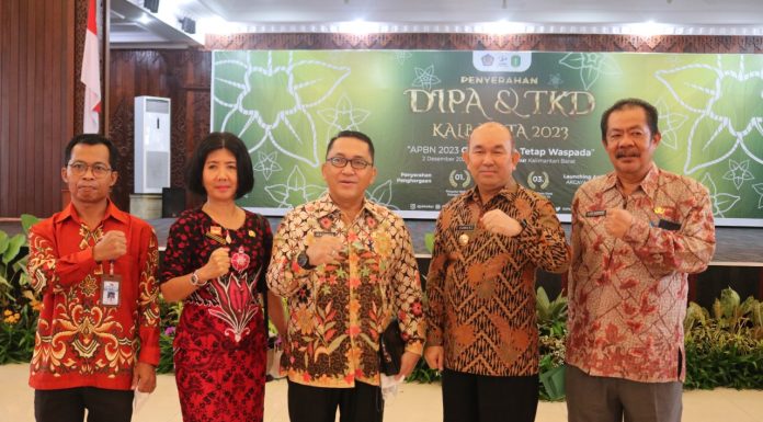 Pj Bupati Landak Hadiri Penyerahan DIPA dan TKD Kalbar Tahun Anggaran 2023