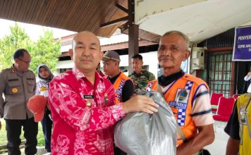 Sasar Juru Parkir, Angkutan Sungai, Pedesaan Hingga Ojek Pemkab Landak Salurkan Bantuan Sembako dan BBM