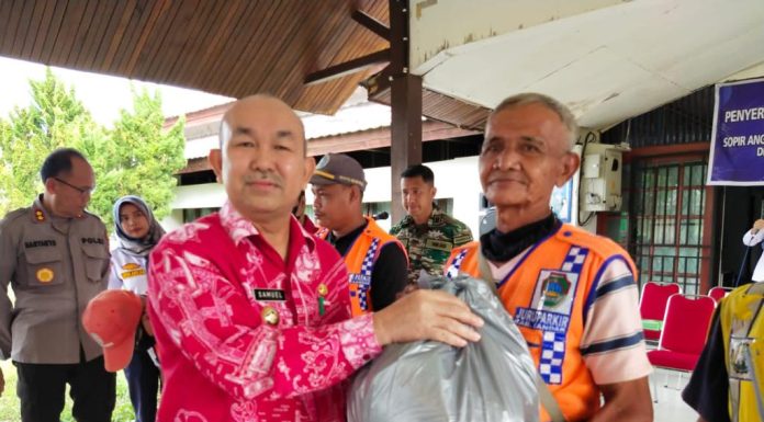 Sasar Juru Parkir, Angkutan Sungai, Pedesaan Hingga Ojek Pemkab Landak Salurkan Bantuan Sembako dan BBM