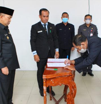 Lantik 13 Pejabat Fungsional, Pj Bupati Landak Samuel : Segera Lakukan Penyesuaian dan Laksanakan Tugas