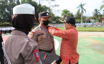 Pimpin Apel Gelar Pasukan Ops Lilin Kapuas 2022, Pj Bupati Landak Minta Personel Jalankan Tugas Dengan Tanggung Jawab