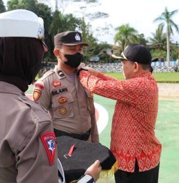 Pimpin Apel Gelar Pasukan Ops Lilin Kapuas 2022, Pj Bupati Landak Minta Personel Jalankan Tugas Dengan Tanggung Jawab