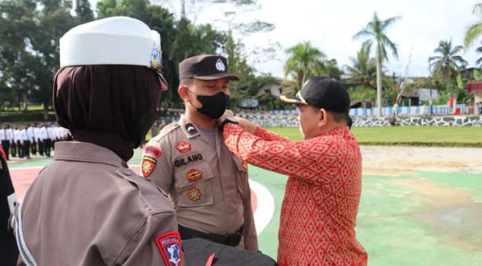 Pimpin Apel Gelar Pasukan Ops Lilin Kapuas 2022, Pj Bupati Landak Minta Personel Jalankan Tugas Dengan Tanggung Jawab