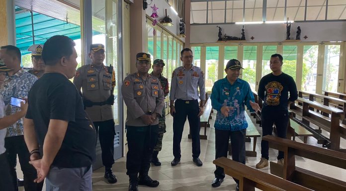 Pj Bupati Landak Cek Kesiapan Gereja Jelang Perayaan Natal