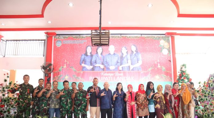 Antusias Masyarakat Hadiri Open House Natal Pj Bupati Landak