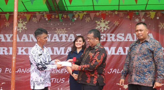 Hadiri Natal Bersama PGRI, Heri Saman : Peran Guru Sangat Penting