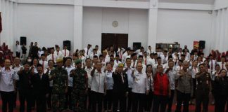 Anggota PPK Pemilu Serentak 2024 Resmi Dilantik, Pj Bupati Landak Samuel Ingatkan Sikap Netral