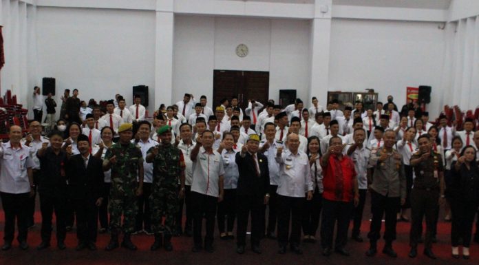Anggota PPK Pemilu Serentak 2024 Resmi Dilantik, Pj Bupati Landak Samuel Ingatkan Sikap Netral