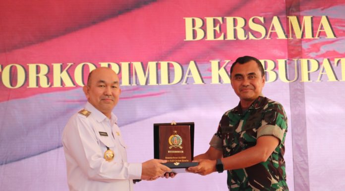 Pj Bupati Samuel Sambut Kunker Danrem 121/Abw Tinjau Kesiapan Kodim Landak