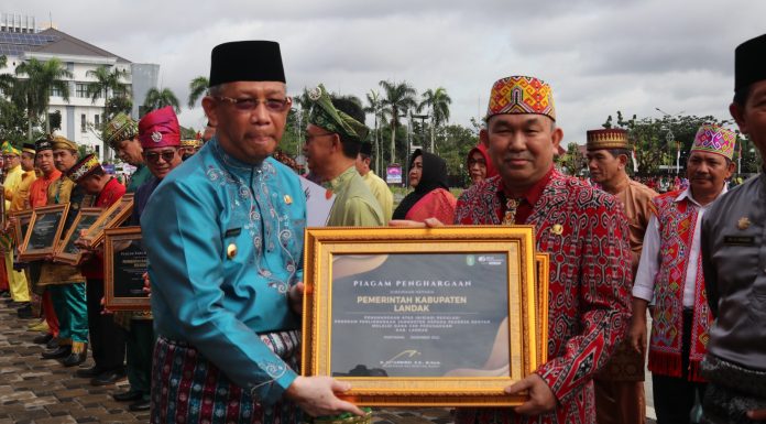 Pemkab Landak Terima Empat Penghargaan Dimomen HUT ke-66 Pemprov Kalbar