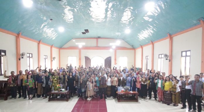 Karolin Ajak Semua Etnis Bersatu Dukung Pembangunan di Landak