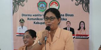 Edukasi Palajar Dalam Bermedia Sosial, Dharma Wanita Diskominfo Landak Gelar Seminar Cerdas Berinternet