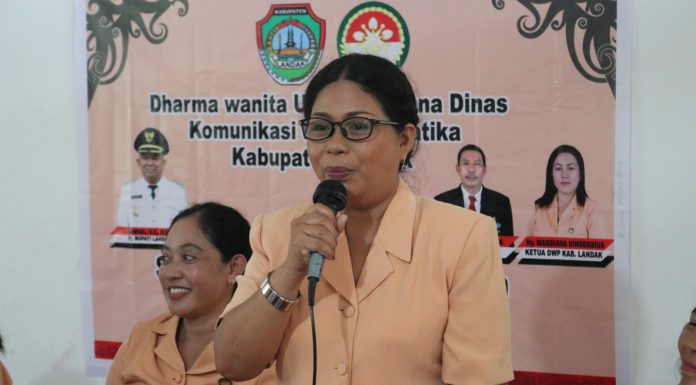 Edukasi Palajar Dalam Bermedia Sosial, Dharma Wanita Diskominfo Landak Gelar Seminar Cerdas Berinternet