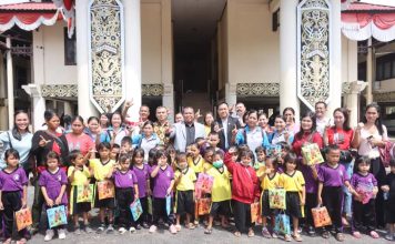 Heri Saman Jelaskan Tugas dan Wewenang DPRD Saat Terima Kunjungan Siswa-Siswi Paud Mantoada