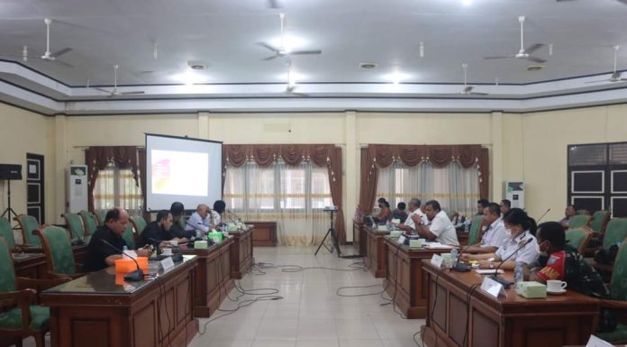 DPRD Landak Mediasi Persoalan Kemitraan Antara Petani Plasma Dengan PT IPM