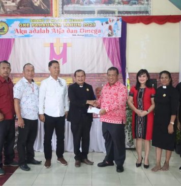 Heri Saman Buka Sidang IV Majelis Resort GKE Pahuman Tahun 2023